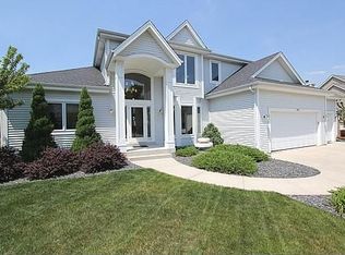 6801 S Juliana Dr, Franklin, WI 53132