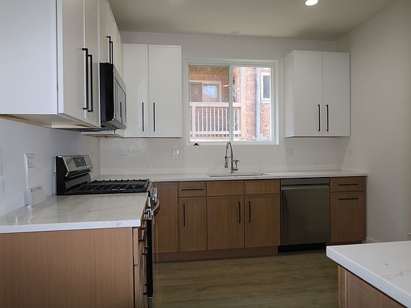 3rd image of 8014 S Yates Blvd