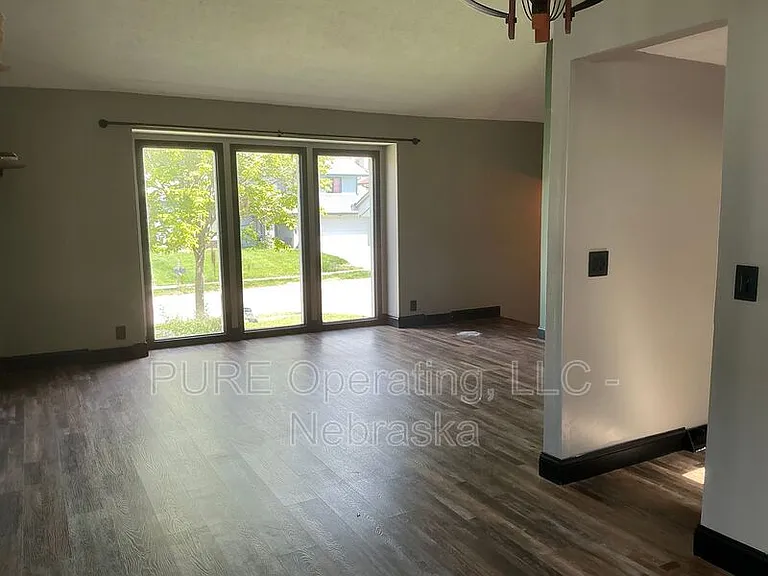 5018 S 163rd St — Photo 5