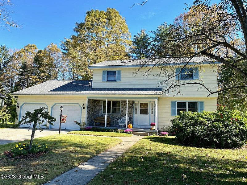 2nd image of 3 Oakwood Drive