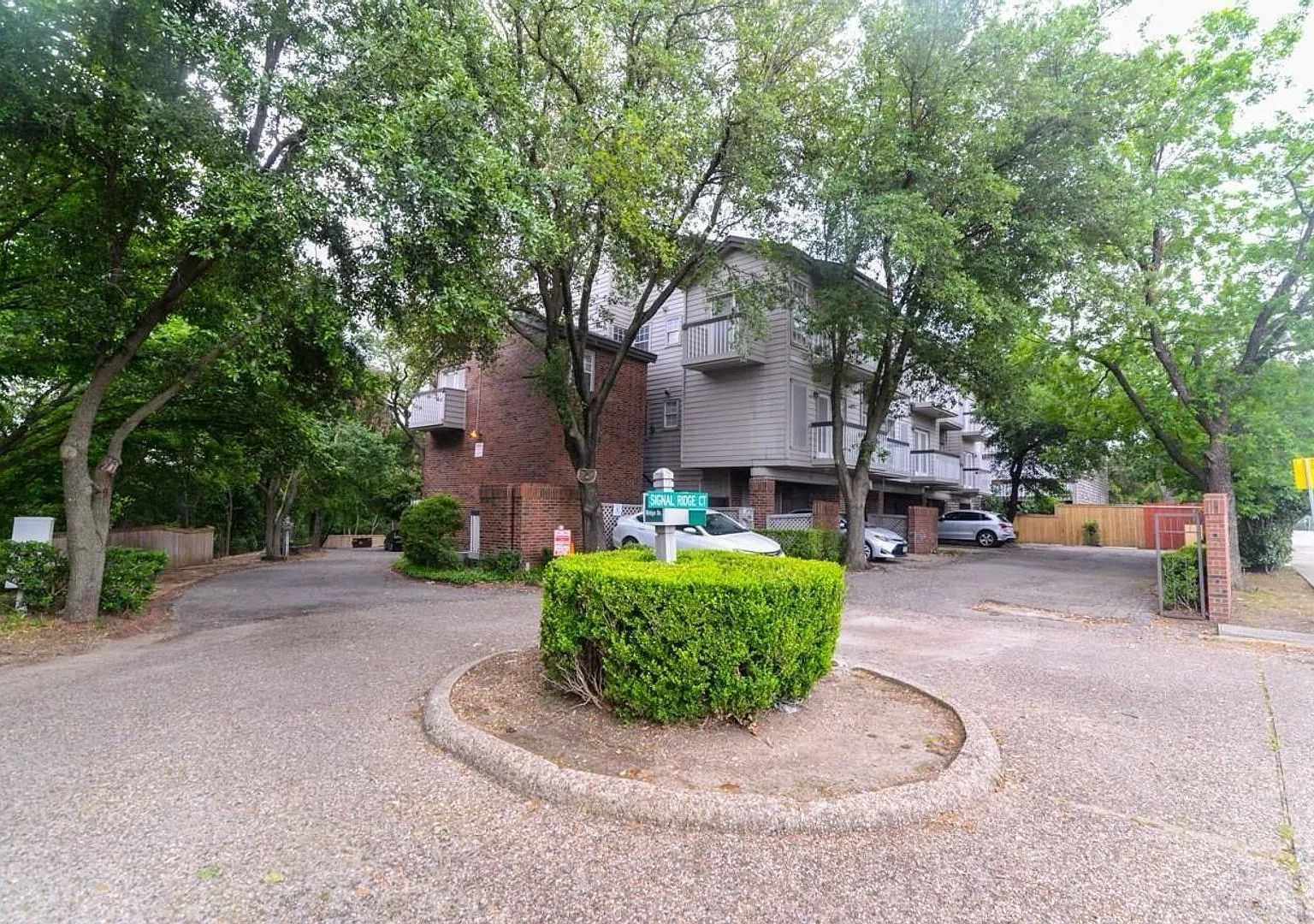 Ask about Move-In Special on this Split Level! — Photo 1