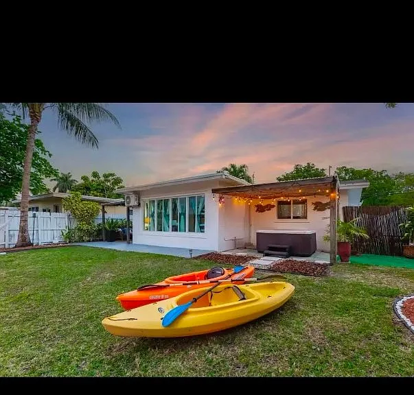 420 SE 9th Ct — Photo 2