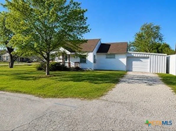 402 E Rowena St, Rosebud, TX 76570