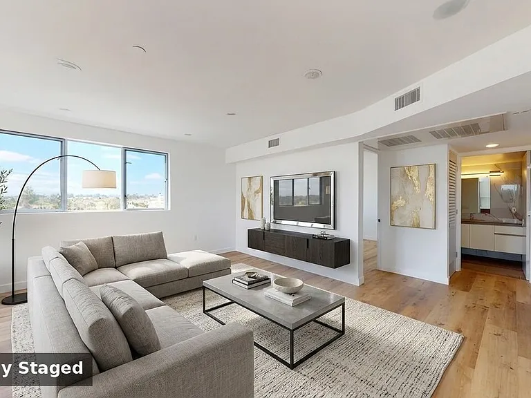 1143 Glenville Dr #501 — Photo 2