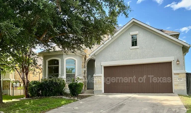 1932 Kempwood Loop — Photo 1