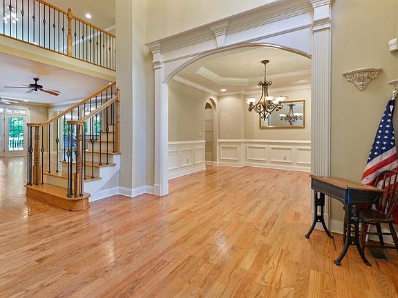 5th image of 3071 Beechwood Dr NW