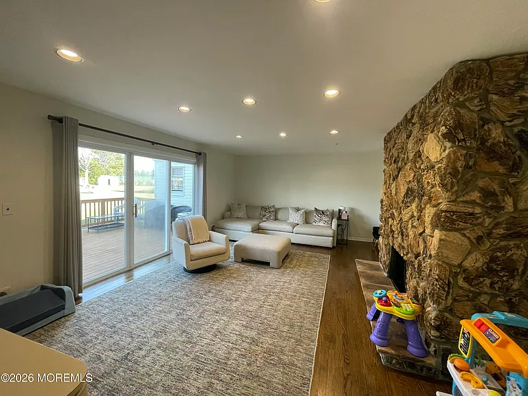 60 Larchwood Ave — Photo 8