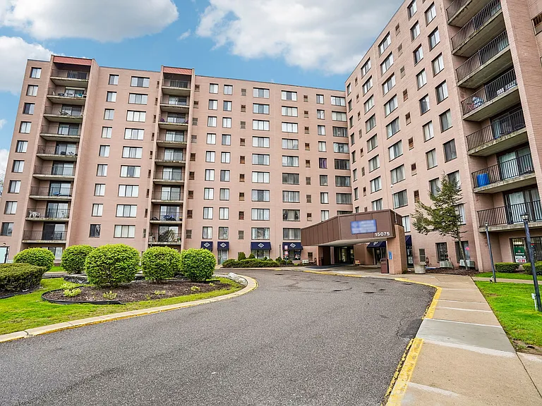 Lincoln Tower Apartments — Photo 42