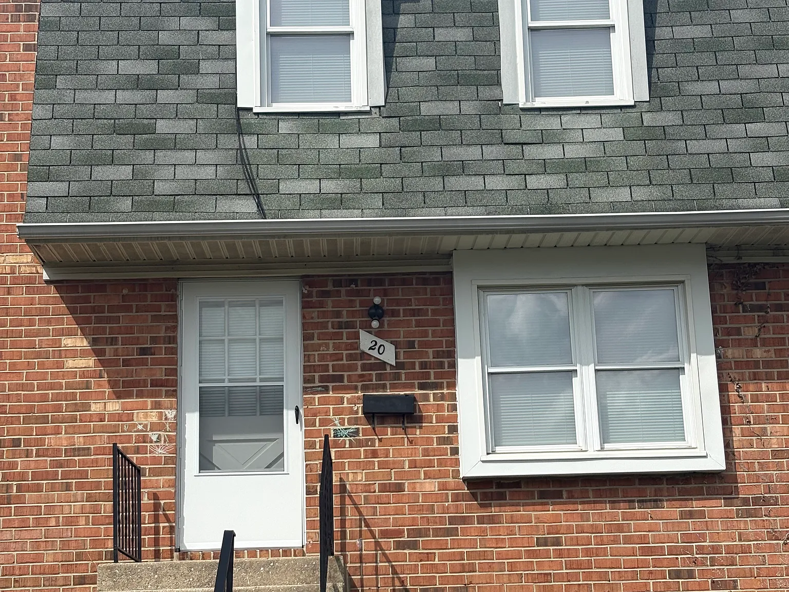 3 bed, 1.5 bath, 1240 sqft, $2,295 — Photo 1