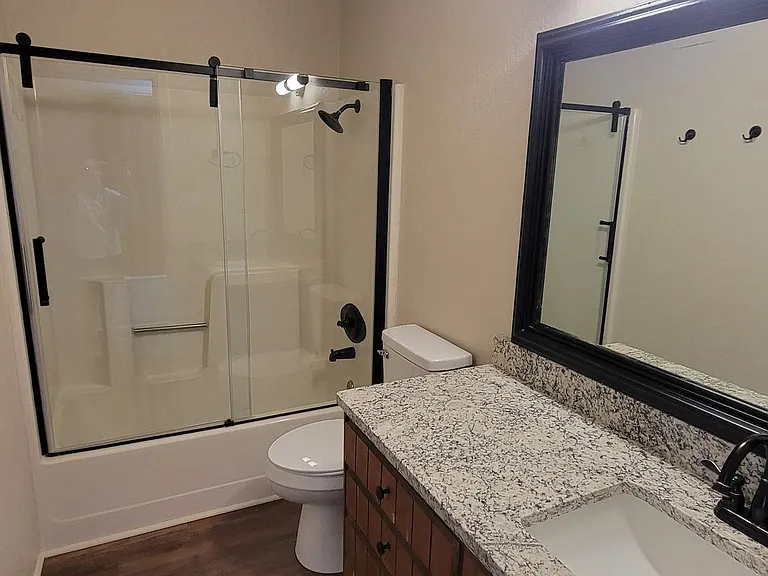 800-804 Laurelwood Dr — Photo 10