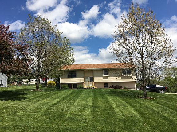 3rd image of 1452 Circle Dr