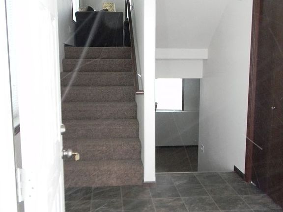 3rd image of 521 Foxtail Dr
