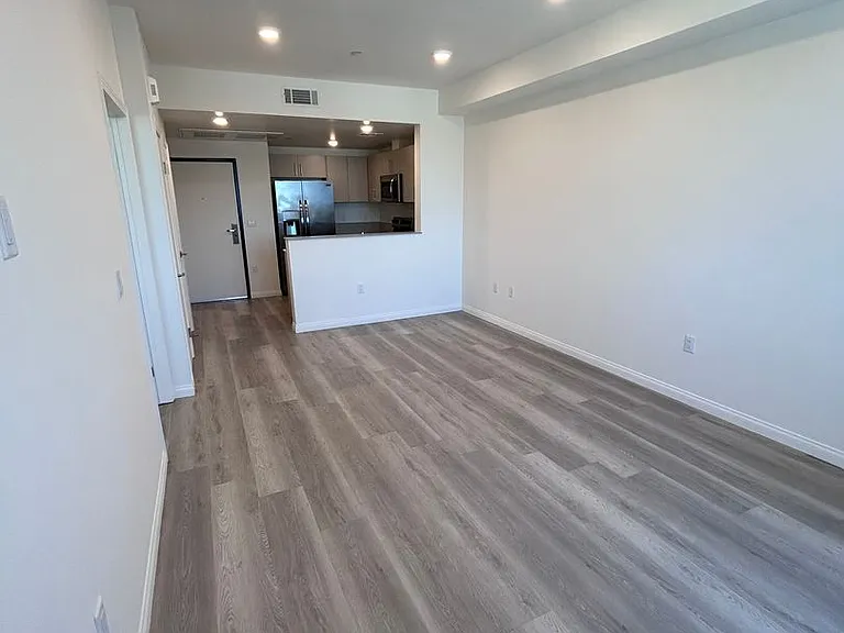 V on Victory Apartments — Photo 5
