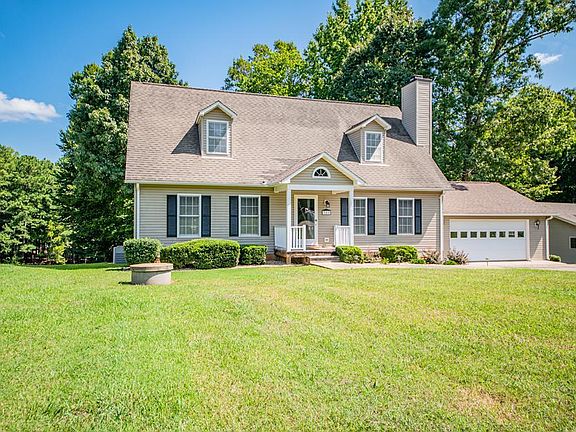 3rd image of 385 Alexander Dr