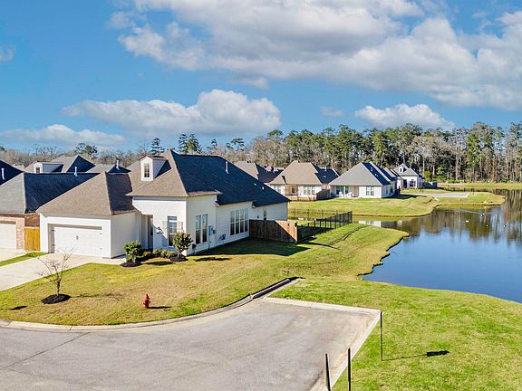 2nd image of 10429 Belle Isle Ln