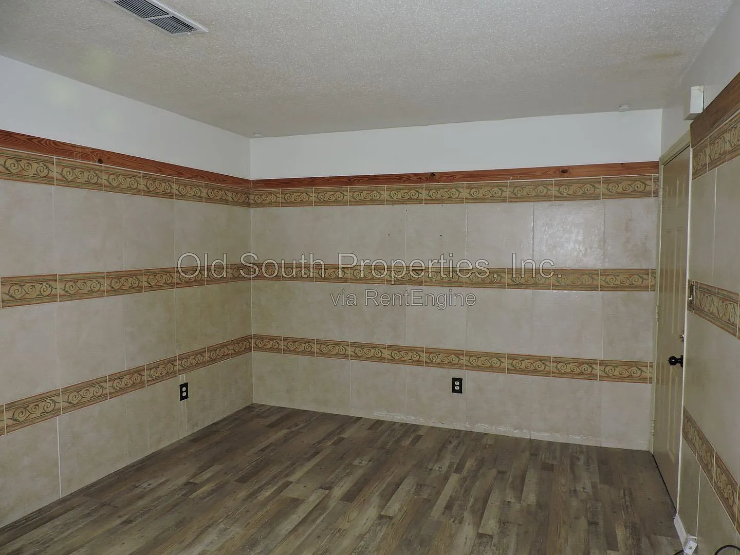 1 bed, 1.0 bath, 550 sqft, $895 — Photo 2