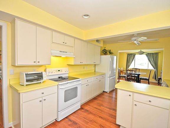 4th image of 11607 N Lake Dr