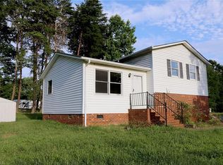 5529 Remington Point Dr, Walkertown, NC 27051