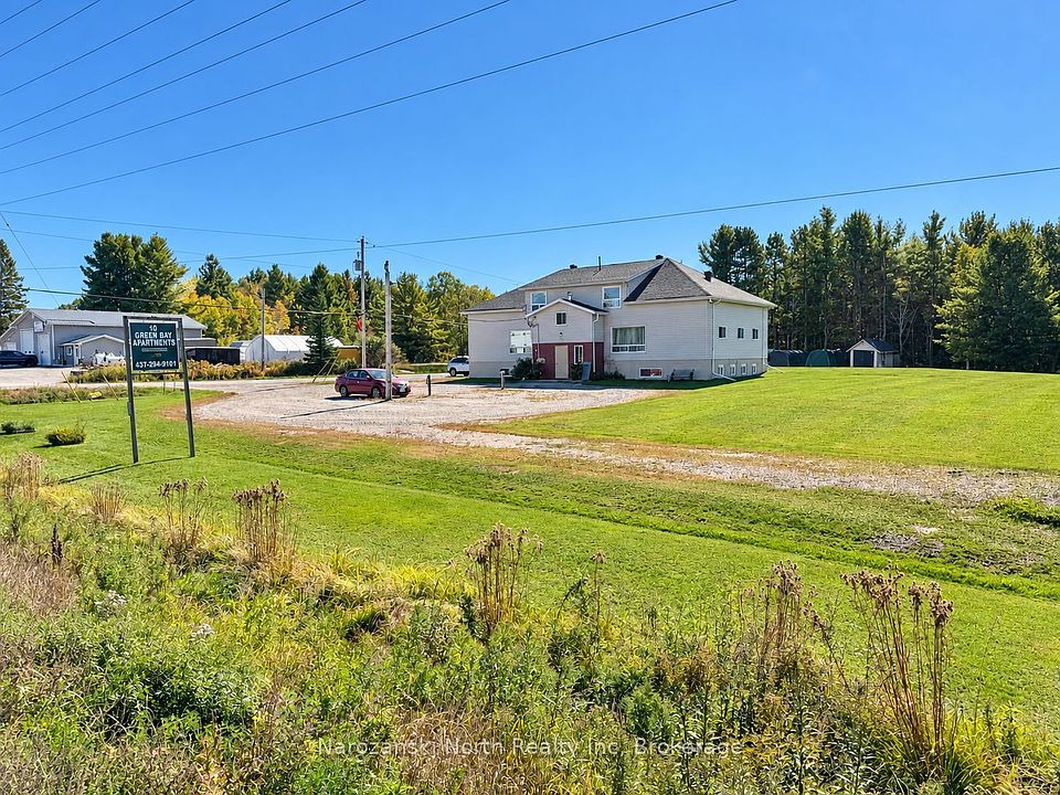1st image of 10 Green Bay Rd