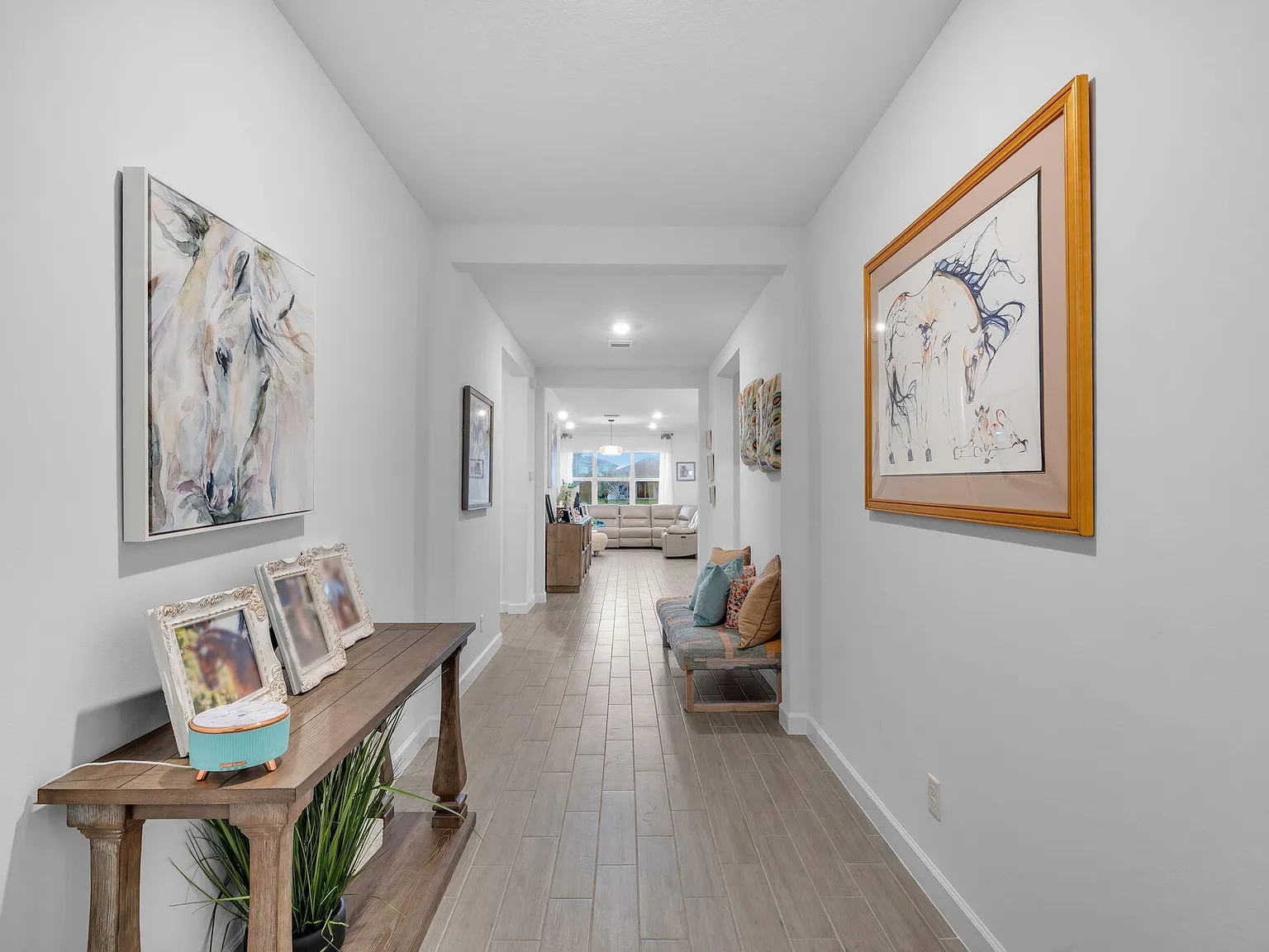 4 bed, 2.5 bath, 2199 sqft, $4,000 — Photo 3