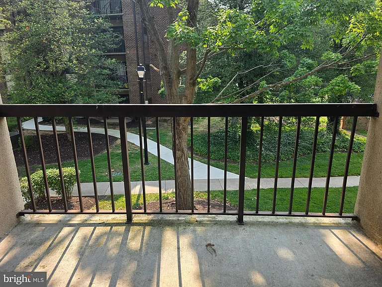 15609 Dorset Rd #201 — Photo 15