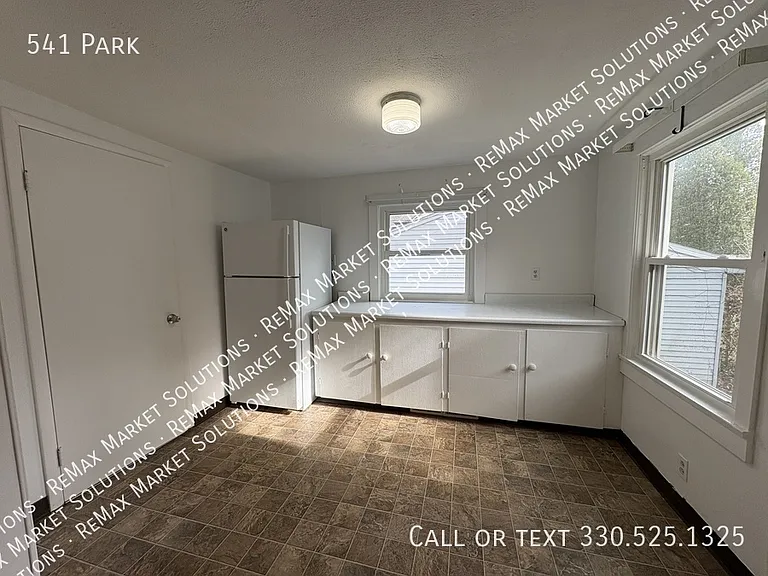 541 Park Ave — Photo 9