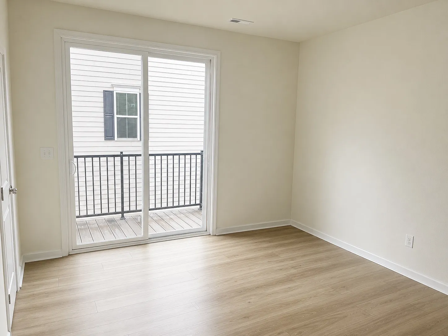 2 bed, 2.5 bath, 1376 sqft, $2,400 — Photo 3