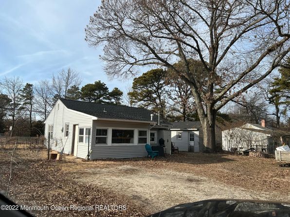 511 Holly Village Ln