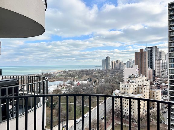5th image of 2020 N Lincoln Park W APT 19L