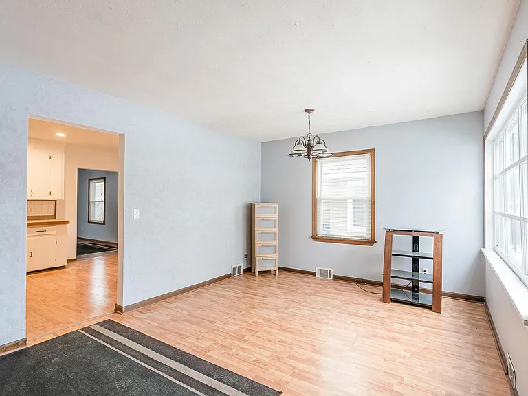 120 Weston Rd — Photo 2