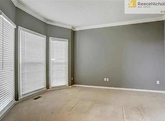 4th image of 10905 W 128th Ter