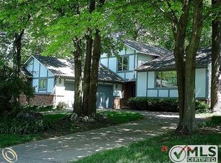 5942 Misty Hill Dr, Clarkston, MI