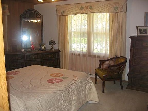 4th image of 7 Belaire Ave
