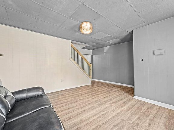3rd image of 3234 Richardson Ave