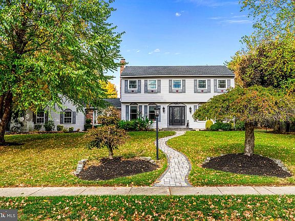 2nd image of 904 Heritage Rd