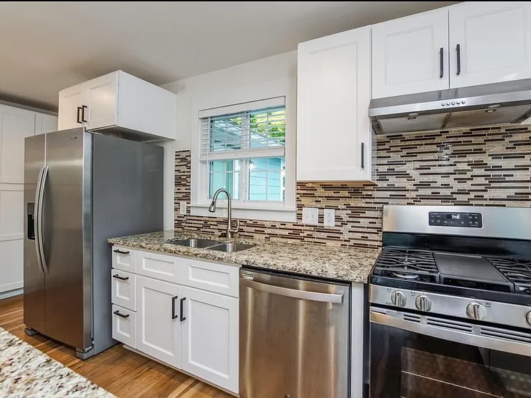 435 Lansing St — Photo 8
