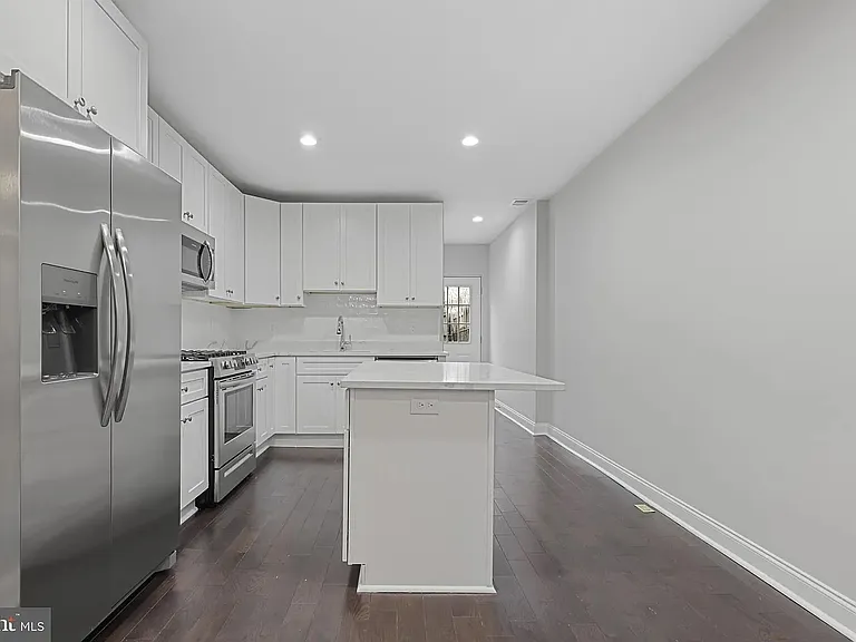 42 E Heath St — Photo 7