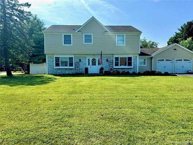 1st image of 3 Thornridge Ln