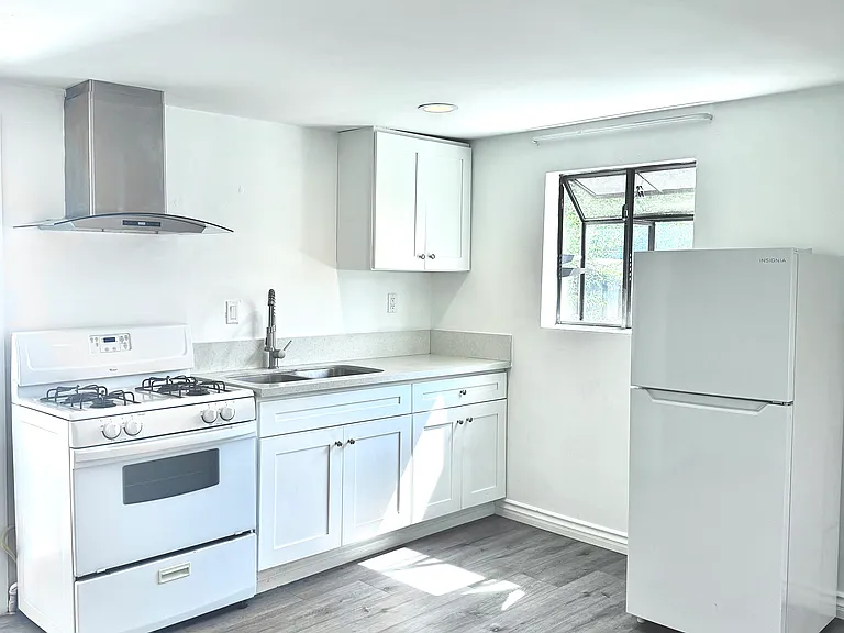 101 S Cordova St #7 — Photo 4