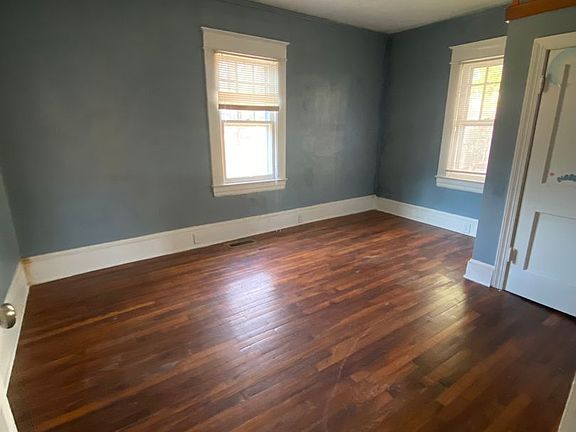 4th image of 1108 Blain St