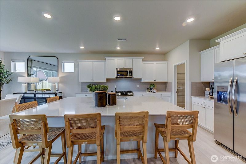 5th image of 4968 Capilano Lane SW