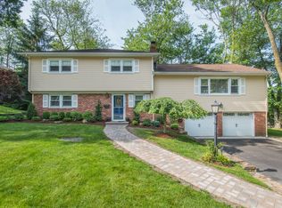 20 Clover Ct, Cedar Grove, NJ 07009