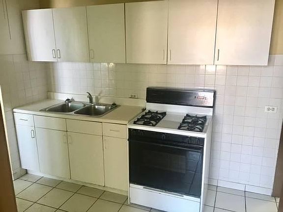 2nd image of 1719 W Chicago Ave