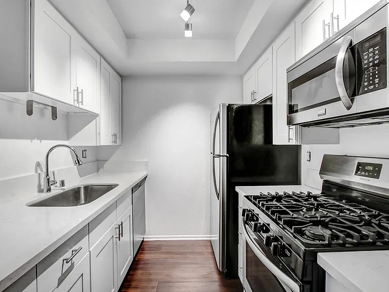 Franklin Place — Photo 9