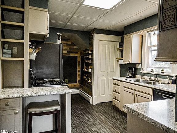 2nd image of 148 W Grant St