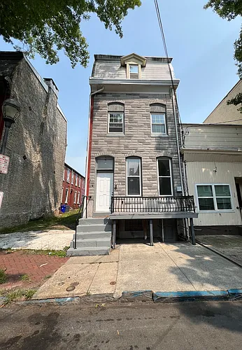 323 S 6th St Photo 1