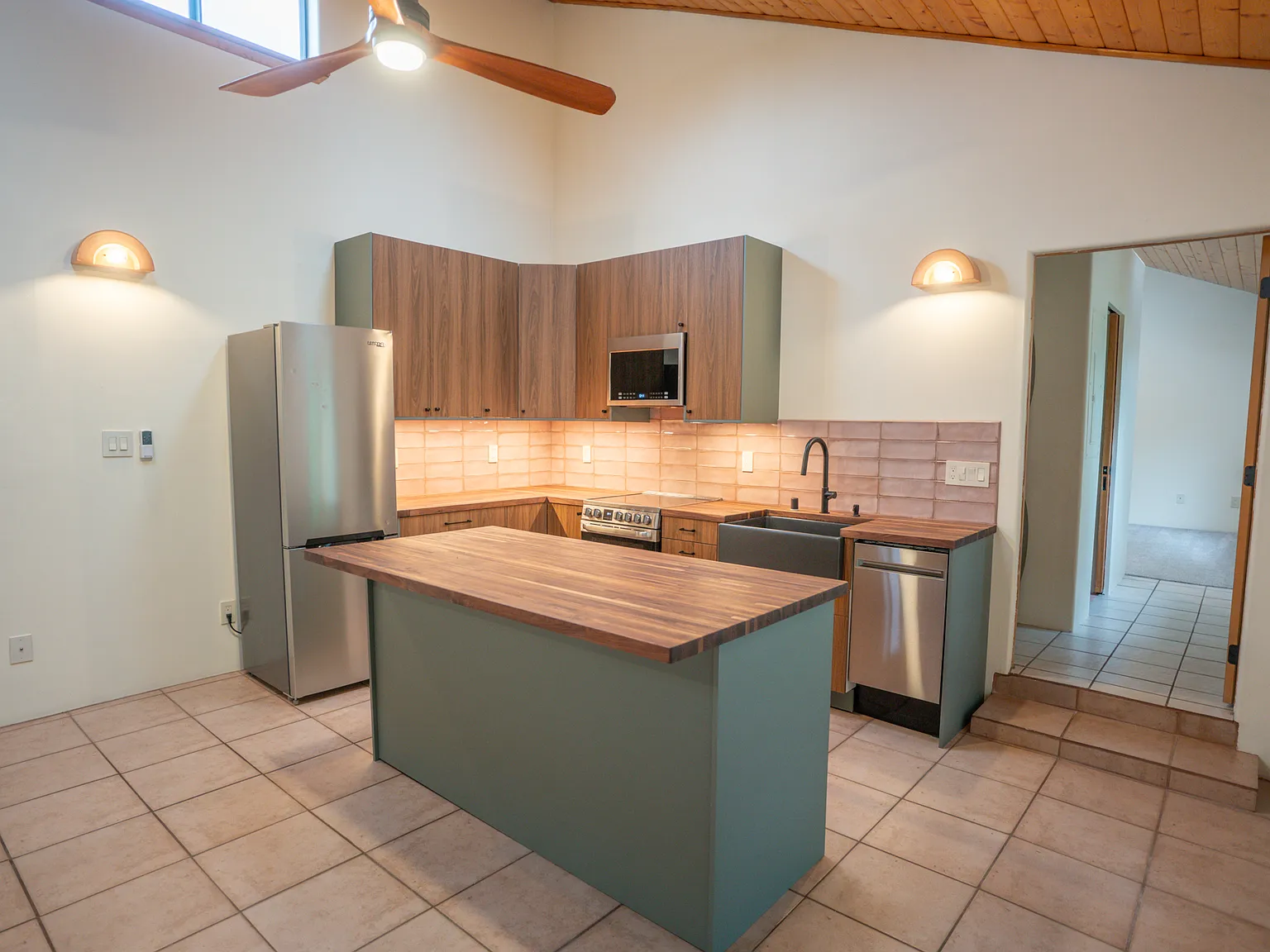 1 bed, 1.5 bath, 965 sqft, $2,400 — Photo 2