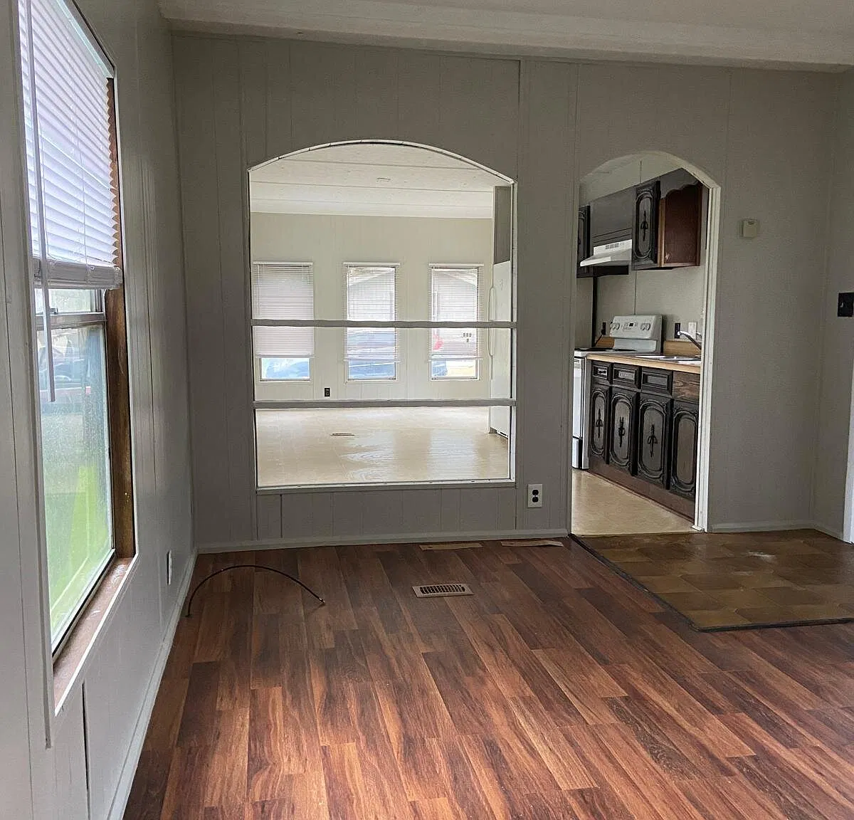 2115 31st Avenue Dr NE — Photo 2