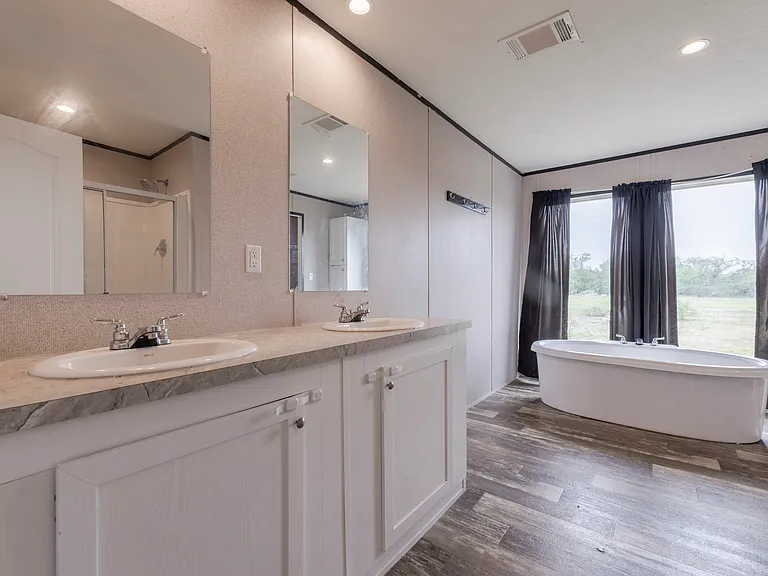 240 Private Road 4653 — Photo 9