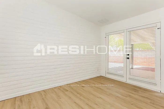 1314 E Del Rio Dr — Photo 10